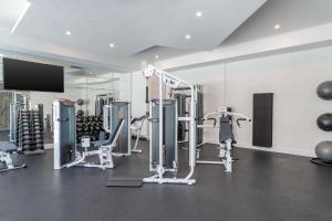 Fitness centrum a/nebo fitness zařízení v ubytování Cambria Hotel Waco University Riverfront