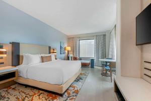 Postel nebo postele na pokoji v ubytování Cambria Hotel Austin Downtown
