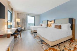 Postel nebo postele na pokoji v ubytování Cambria Hotel Austin Downtown