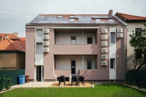 Tòa nhà nơi căn hộ tọa lạc