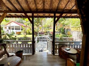 Beehive Cottages外面的花园