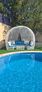 Bazén v ubytování Luxury Royal Blue Family Villa 8pers private pool nebo v jeho okolí