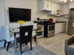 Gallery image of Basement Waterloo Near 24-7 Restraints in Waterloo