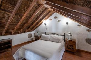 Posteľ alebo postele v izbe v ubytovaní Rural Suite Santiago de Tunte