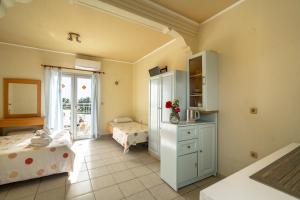 Foto dalla galleria di Helena Inn a Svoronáta