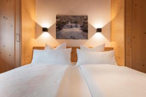 Ein Bett oder Betten in einem Zimmer der Unterkunft Apartments SARLO