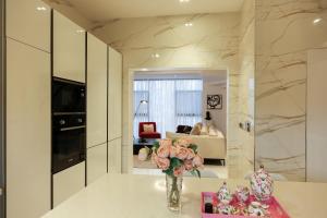 Kuchyň nebo kuchyňský kout v ubytování George Residence Cooper Road, Ikoyi
