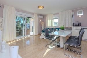 Kuchyň nebo kuchyňský kout v ubytování Apartment Eses