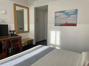 TV a/nebo společenská místnost v ubytování Hotel Europa Varese