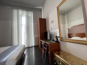 TV a/nebo společenská místnost v ubytování Hotel Europa Varese