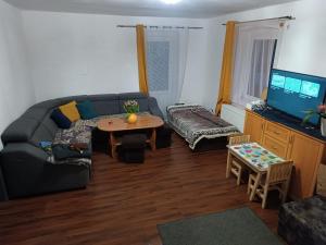 a living room with a couch and a table at Chata łabedzia in Iłowa
