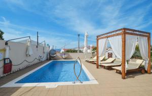 Swimmingpoolen hos eller tæt på Blue apartment, Okrug gornji - Trogir