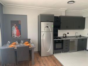 Kuchyň nebo kuchyňský kout v ubytování The U HOMES APART