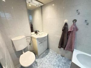 Kúpeľňa v ubytovaní Holiday Home Romy by Interhome