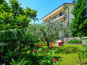 Zahrada ubytování Holiday Home Aničić by Interhome