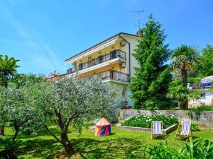 Zahrada ubytování Holiday Home Aničić by Interhome