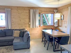 Istumisnurk majutusasutuses Apartment Sernisa Rez by Interhome