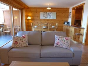 Kuchyň nebo kuchyňský kout v ubytování Apartment Rhodonite 33 by Interhome