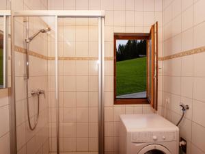 Koupelna v ubytování Holiday Home Auer-2 by Interhome