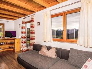 TV a/nebo společenská místnost v ubytování Holiday Home Auer-2 by Interhome