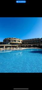 Bazén v ubytování Elamir Resort Hotel nebo v jeho okolí