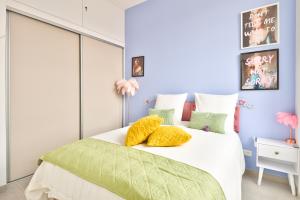 En eller flere senge i et værelse på Charmant appartement à Vaise