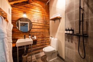 Koupelna v ubytování Nusfjord Village & Resort + 37 fotografií