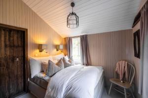 Postel nebo postele na pokoji v ubytování Nusfjord Village & Resort