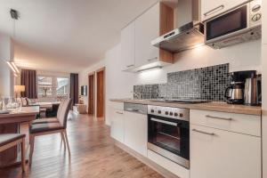 Kuchyňa alebo kuchynka v ubytovaní Alpen-Appartements Zürcher