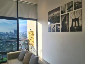SkyView Studio, EST Bangsar, High View for 2的休息区
