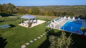 Bazén v ubytování Grange avec vue, proche de Sarlat, calme et dépaysement au coeur du Lot nebo v jeho okolí