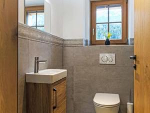 Ванна кімната в Apartment Das Panoramal by Interhome