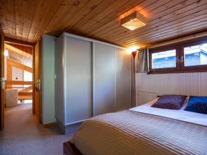 Letto o letti in una camera di Apartment Les Arsets 308-15 by Interhome