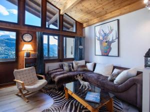 Area soggiorno di Apartment Les Arsets 308-15 by Interhome