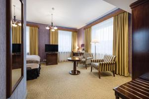 TV a/nebo společenská místnost v ubytování Grand Hotel Viljandi