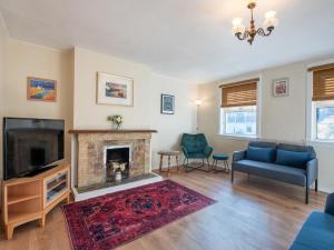 Ruang duduk di Holiday Home Jenkins Cottage by Interhome