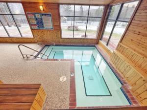 Bazén v ubytování Ski in Ski out 1 Bed plus Loft BEST VIEWS IN LUTSEN nebo v jeho okolí