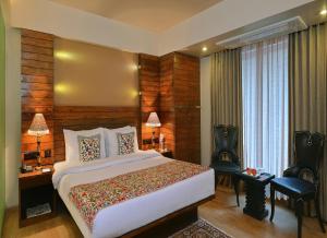 Letto o letti in una camera di Golden Tulip Srinagar