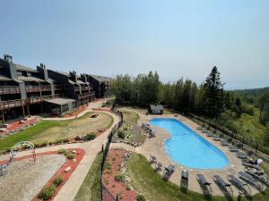 Πισίνα στο ή κοντά στο Ski in Ski out Townhome, Indoor and outdoor pools, hot tub, fire pits, and more