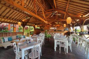 En restaurant eller et spisested på Yoga Searcher Bali