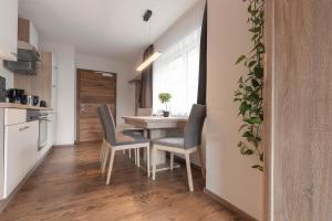 Kuchyňa alebo kuchynka v ubytovaní Alpen-Appartements Zürcher