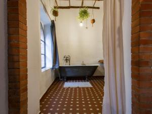 Ένα μπάνιο στο Apartment Corsonna by Interhome