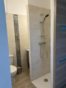 Ένα μπάνιο στο Studio Les arbousiers