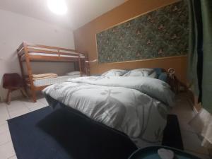 Postel nebo postele na pokoji v ubytování Ti'Kratèr Chambres d'hôtes