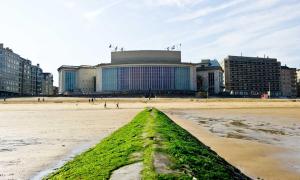 a view of a beach with a building in the background at Appartement Thout dichtbij zee in Ostend
