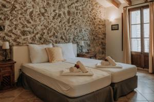 Postel nebo postele na pokoji v ubytování Hotel Rural Nou Dalt Muntanya