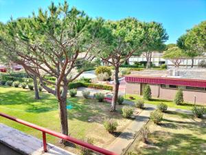 Κήπος έξω από το ISA-Studio 3 beds with common swimming-pool in Marina di Bibbona