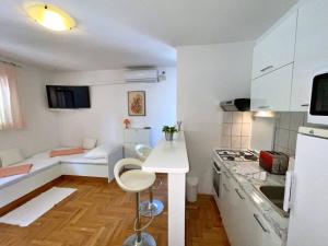 Kuchnia lub aneks kuchenny w obiekcie Apartments Brebric