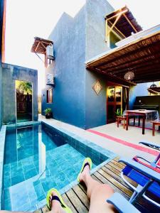 Bazén v ubytování Vila Manguezal, 2 suítes com opção de piscina e sauna integrada privativas na rota ecológica dos Milagres nebo v jeho okolí