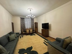 Μια τηλεόραση ή/και κέντρο ψυχαγωγίας στο Apartments on Paronyan 15